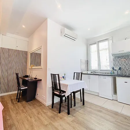 Des Iles Apartment *